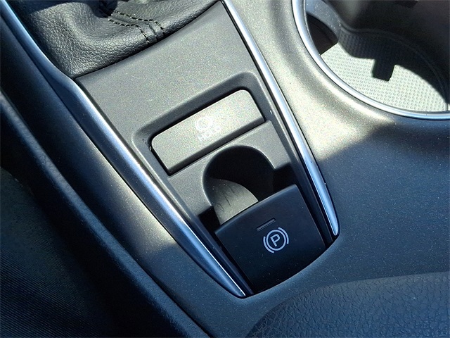 Vehicle image 25 of 30