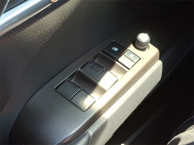 Vehicle image 26 of 30