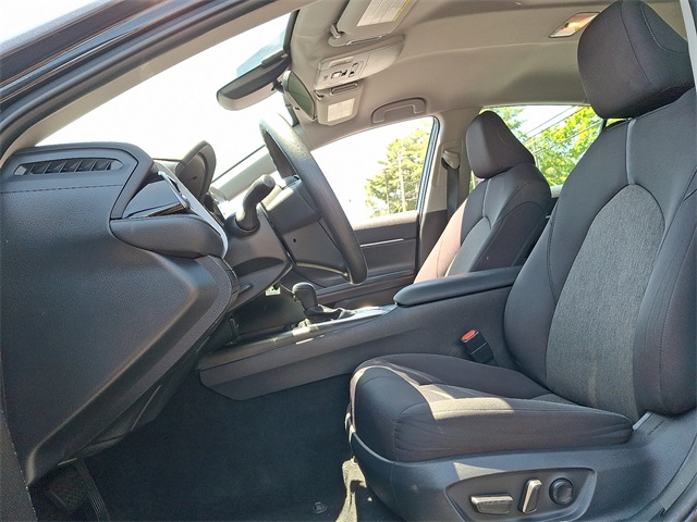 Vehicle image 14 of 30
