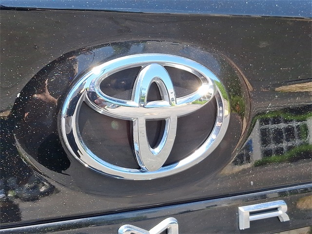 Vehicle image 28 of 30