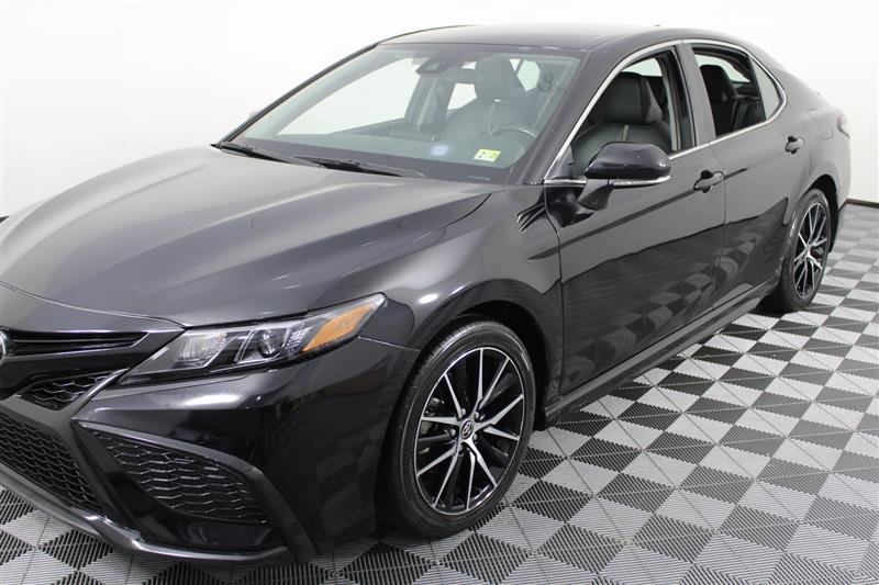 2021 Toyota Camry SE Image 2 of 59