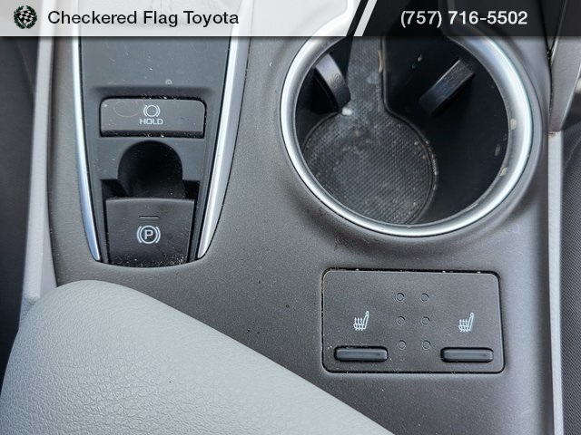 Vehicle image 19 of 22