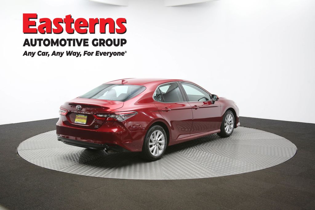 Vehicle image 21 of 61
