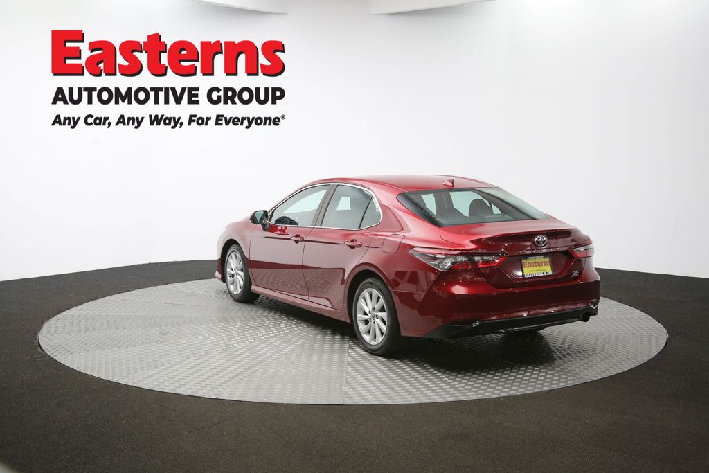 Vehicle image 32 of 61