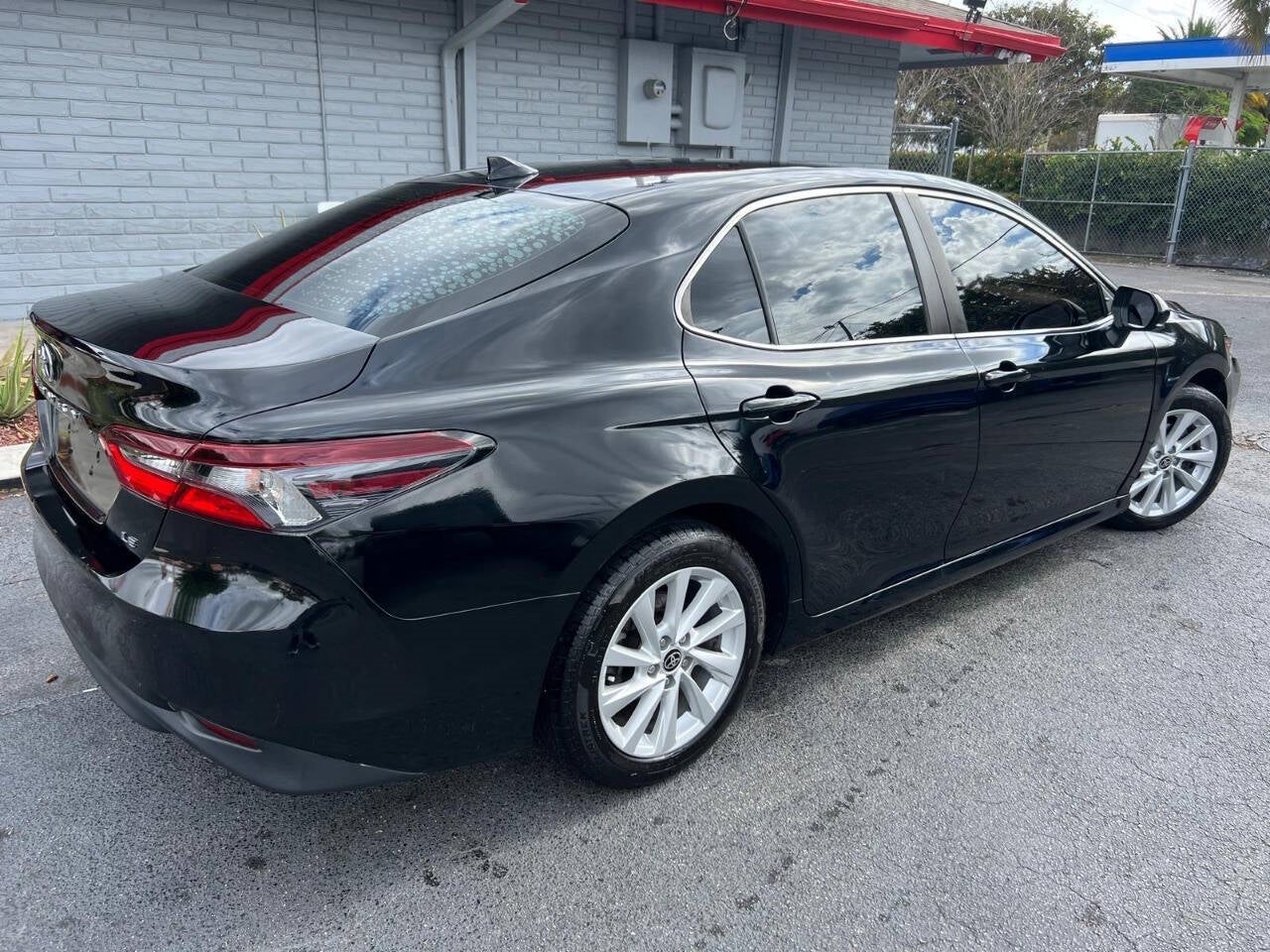 Vehicle image 6 of 44