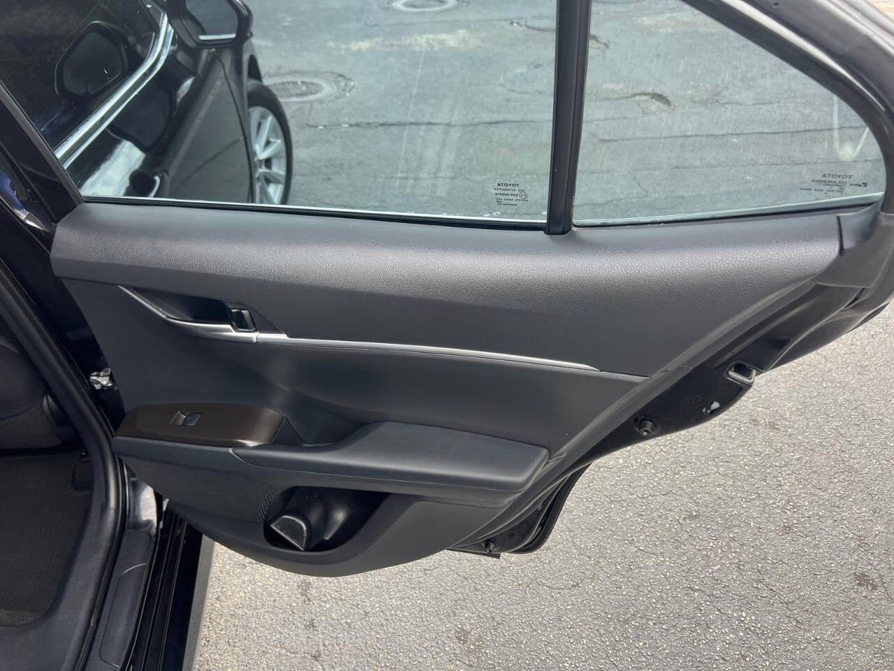 Vehicle image 29 of 44