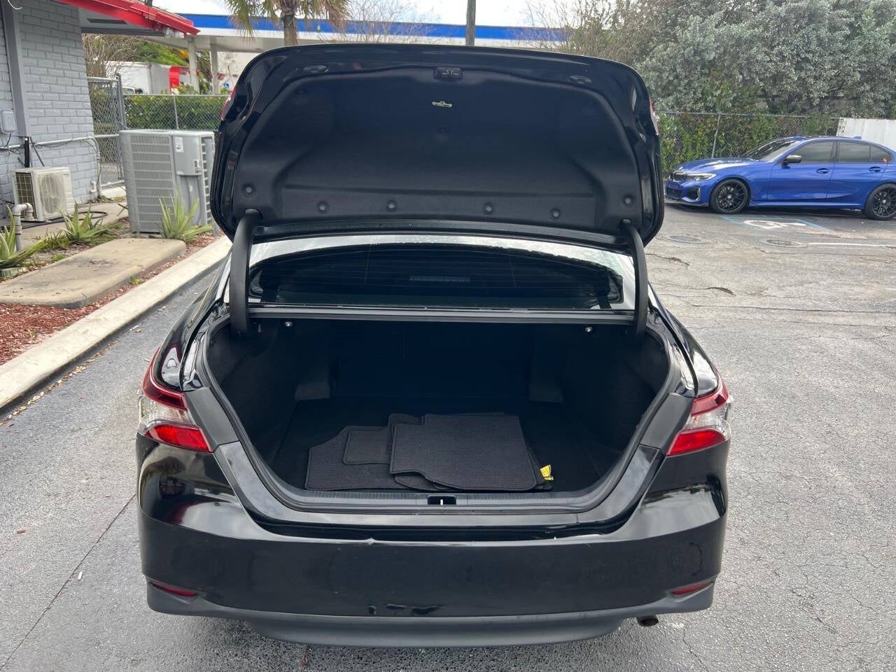 Vehicle image 15 of 44