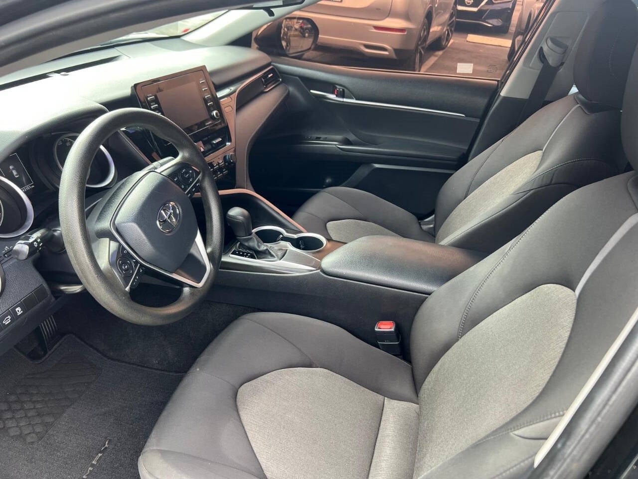 Vehicle image 33 of 44