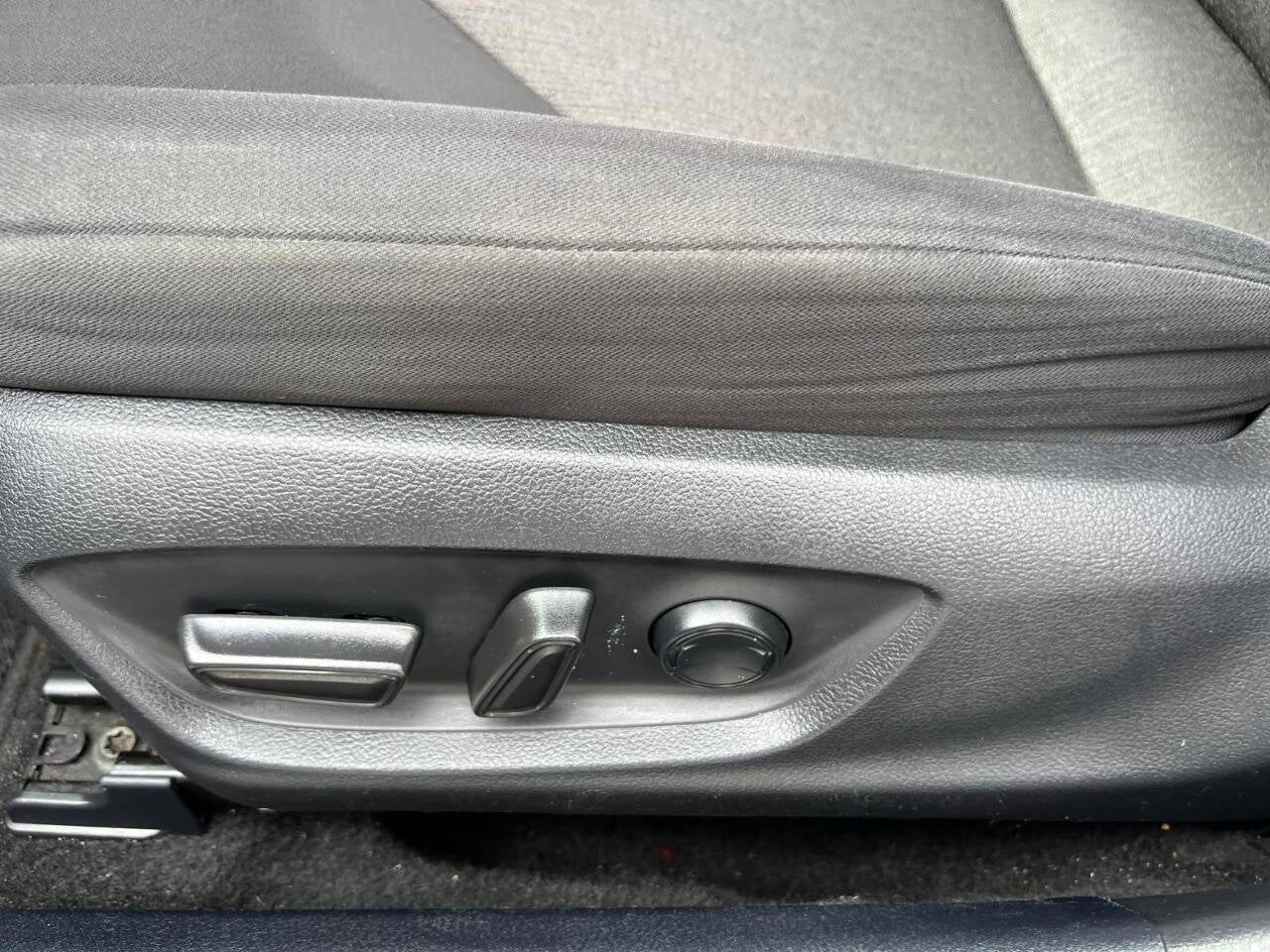Vehicle image 36 of 44