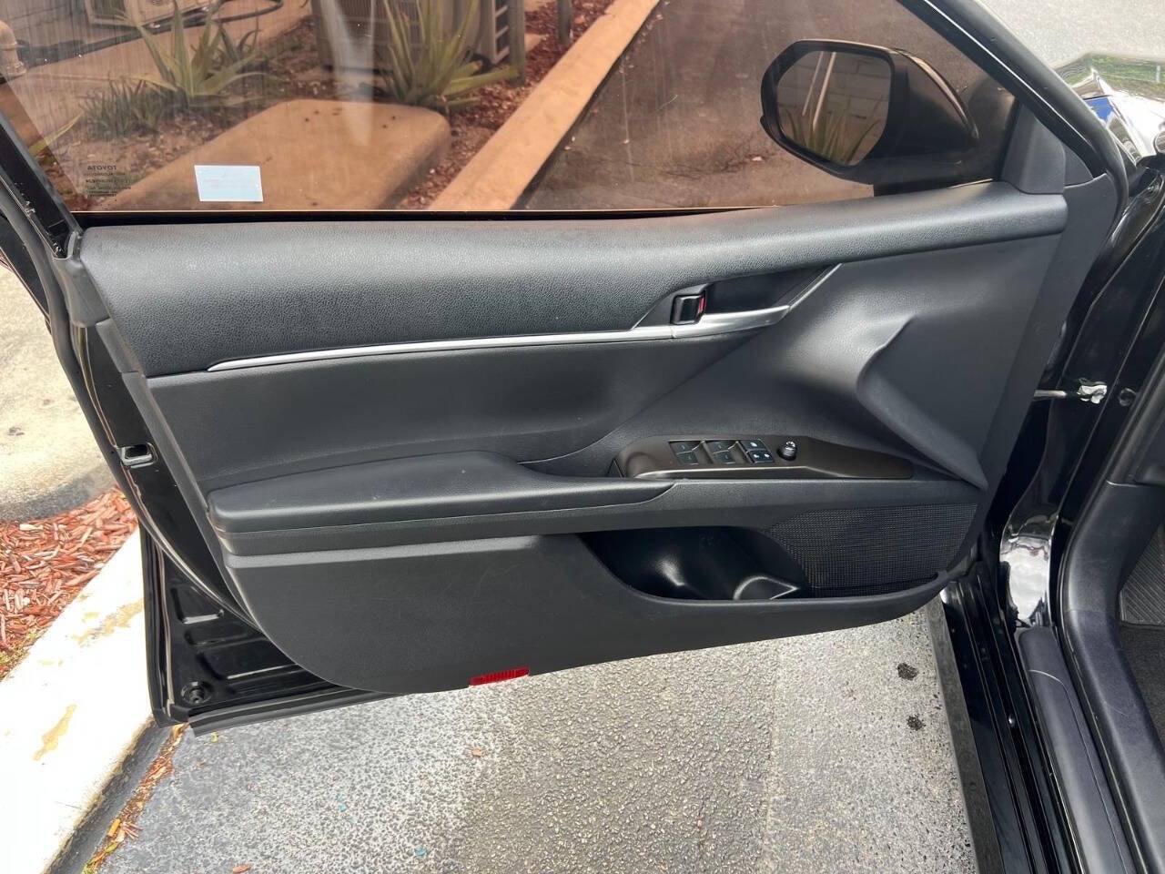 Vehicle image 25 of 44