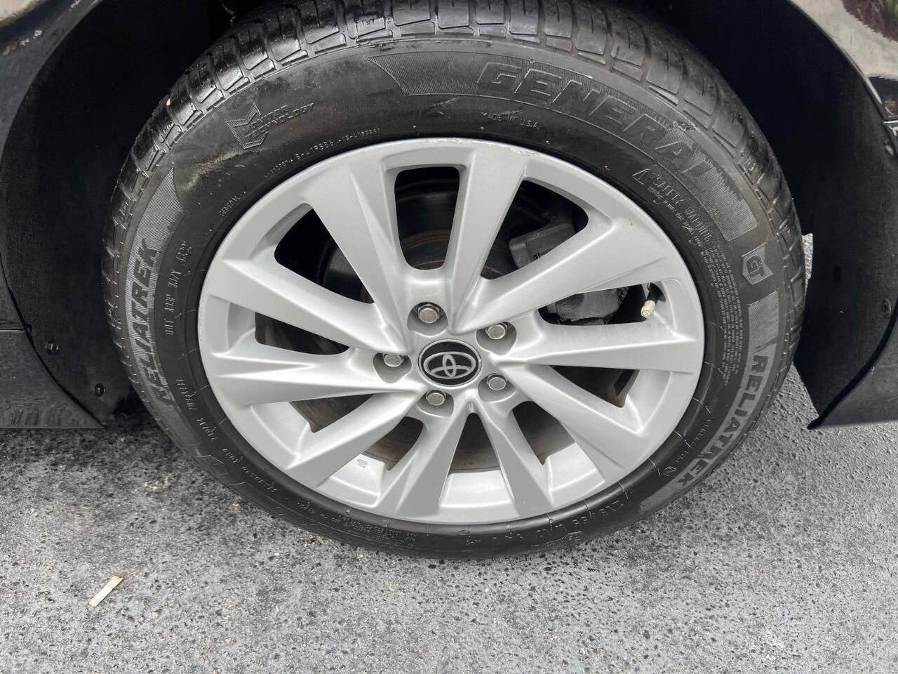 Vehicle image 13 of 44