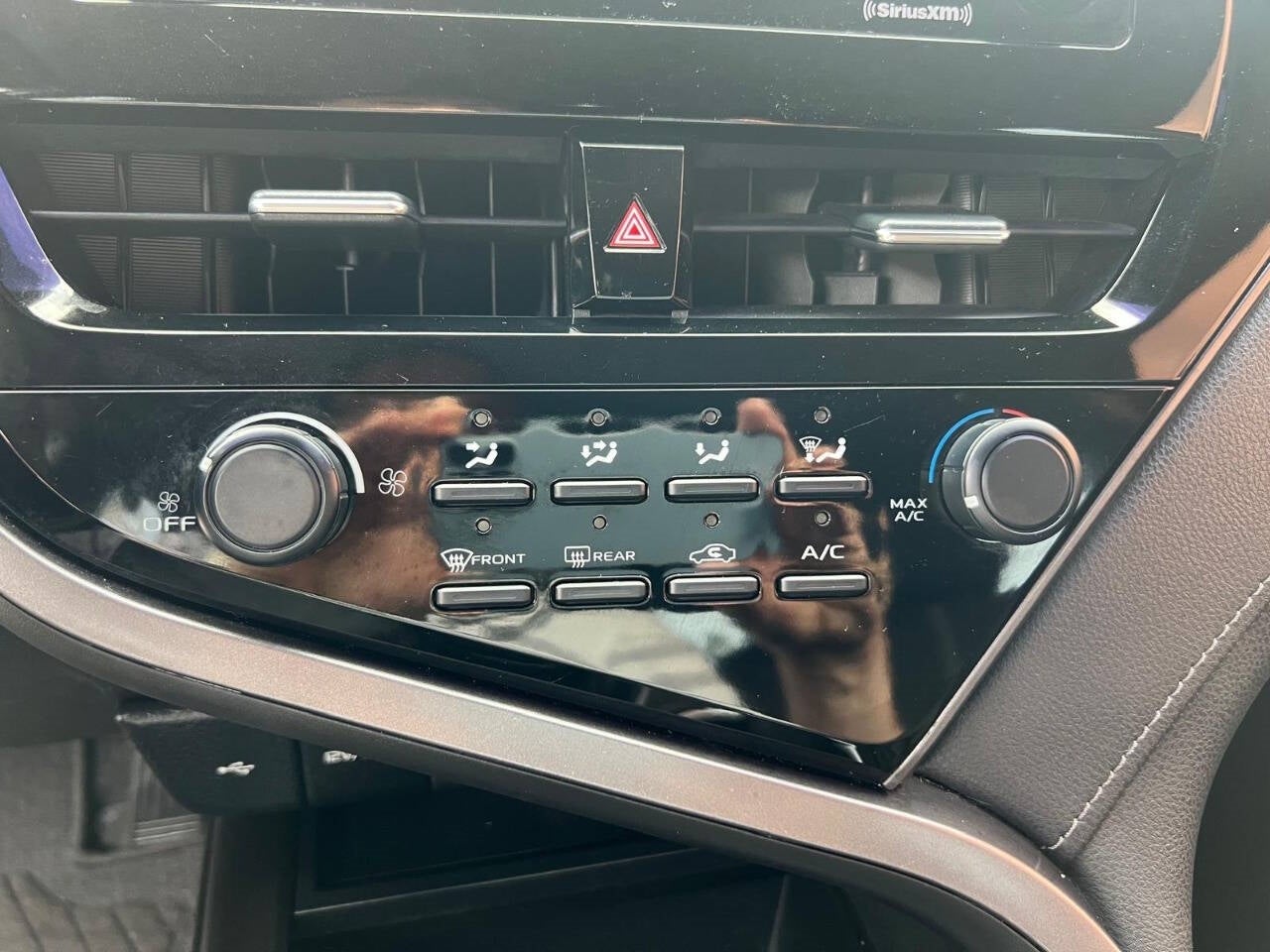 Vehicle image 32 of 44