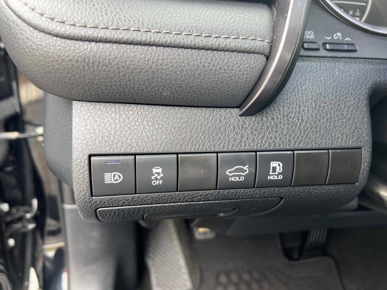 Vehicle image 31 of 44