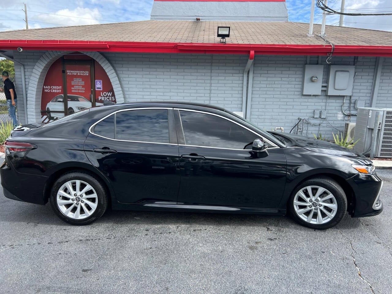 Vehicle image 4 of 44