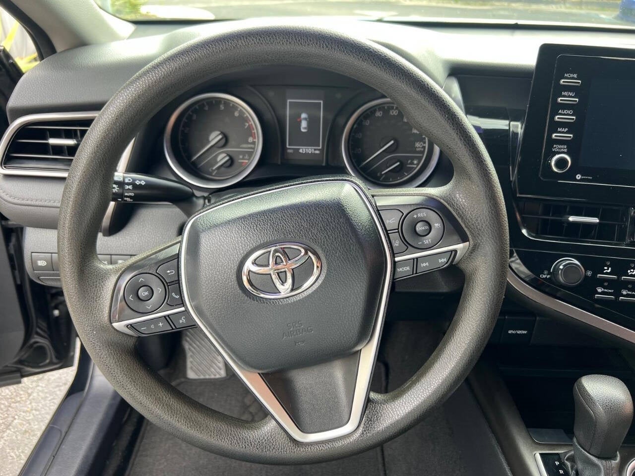Vehicle image 34 of 44