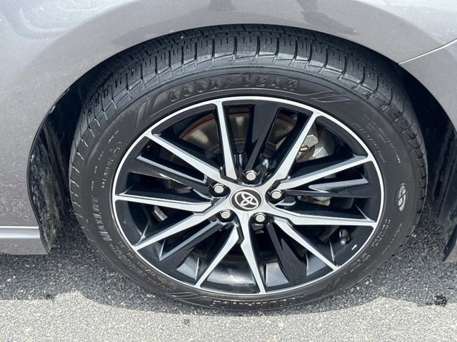 Vehicle image 10 of 35