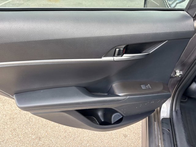 Vehicle image 25 of 35