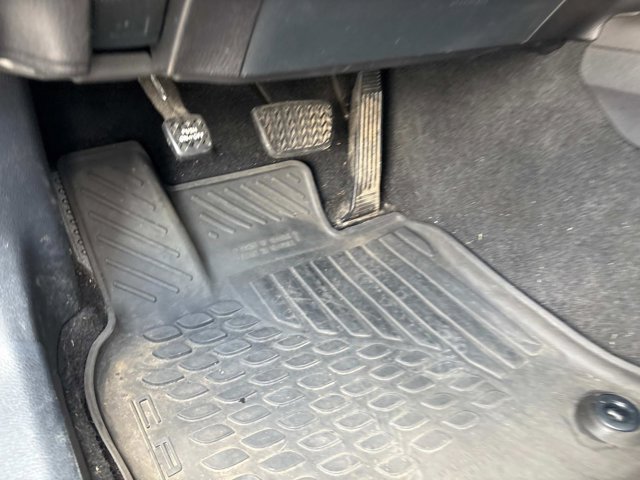 Vehicle image 11 of 35