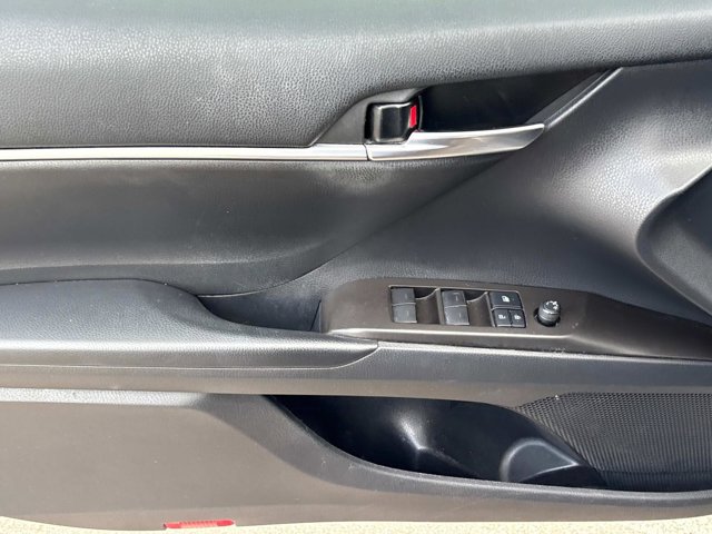 Vehicle image 26 of 35