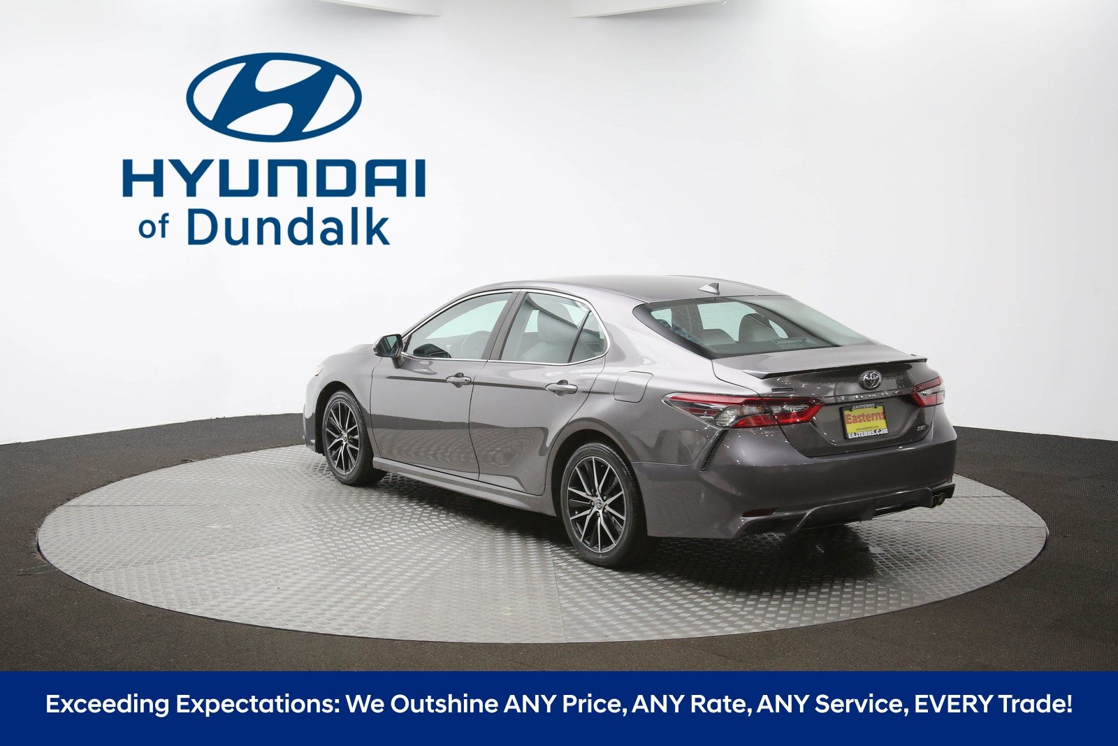 Vehicle image 33 of 62