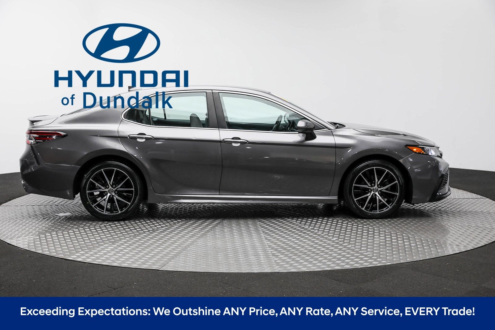 Vehicle image 17 of 62
