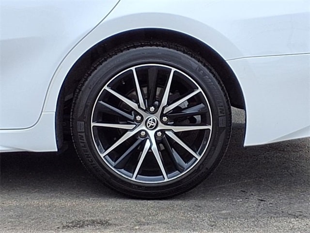 Vehicle image 12 of 30