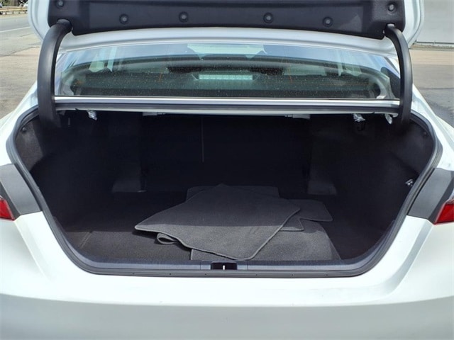 Vehicle image 16 of 30