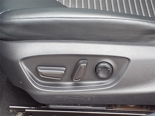 Vehicle image 21 of 30