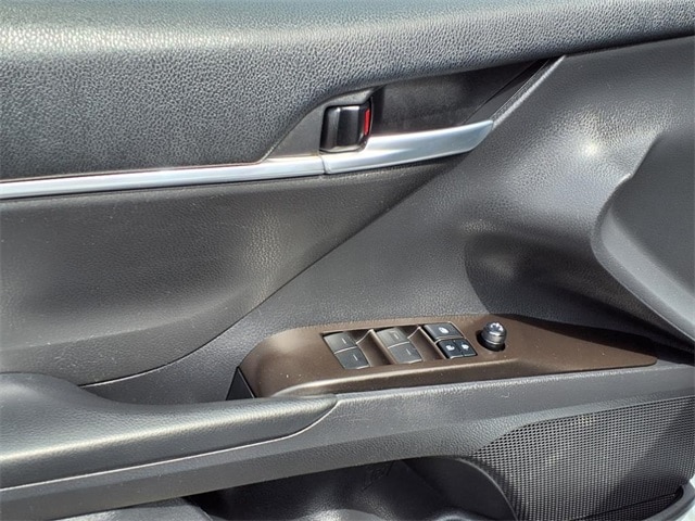 Vehicle image 18 of 30