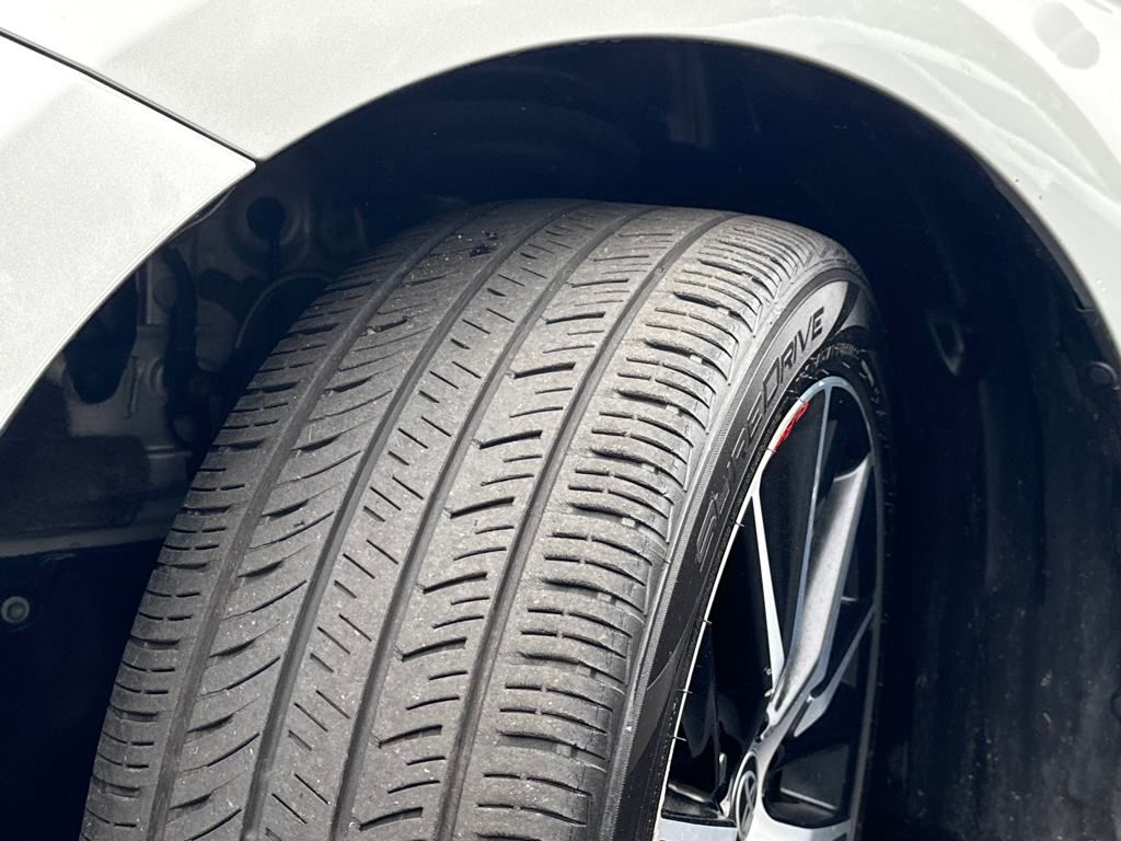 Vehicle image 10 of 29