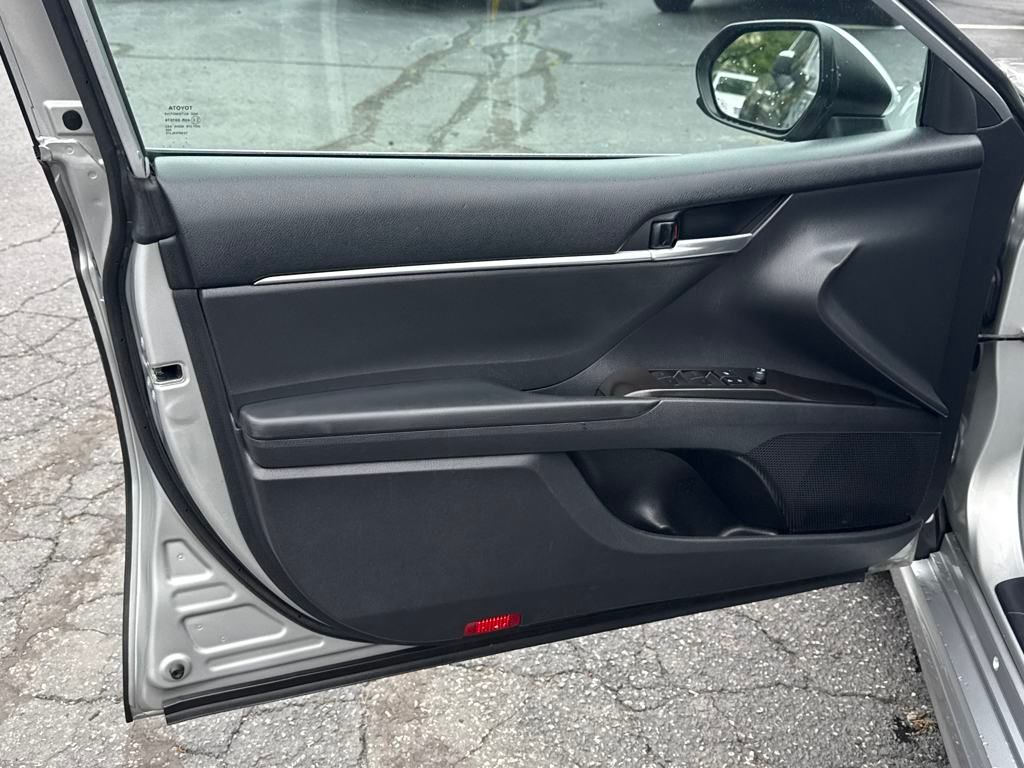 Vehicle image 18 of 29