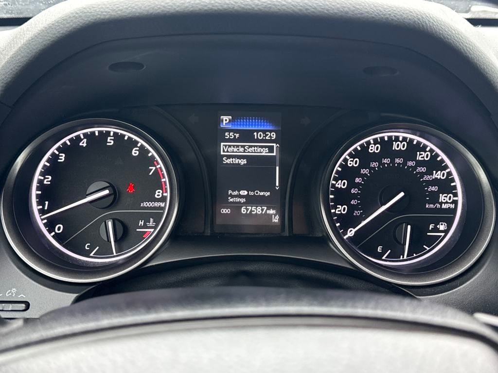 Vehicle image 21 of 29