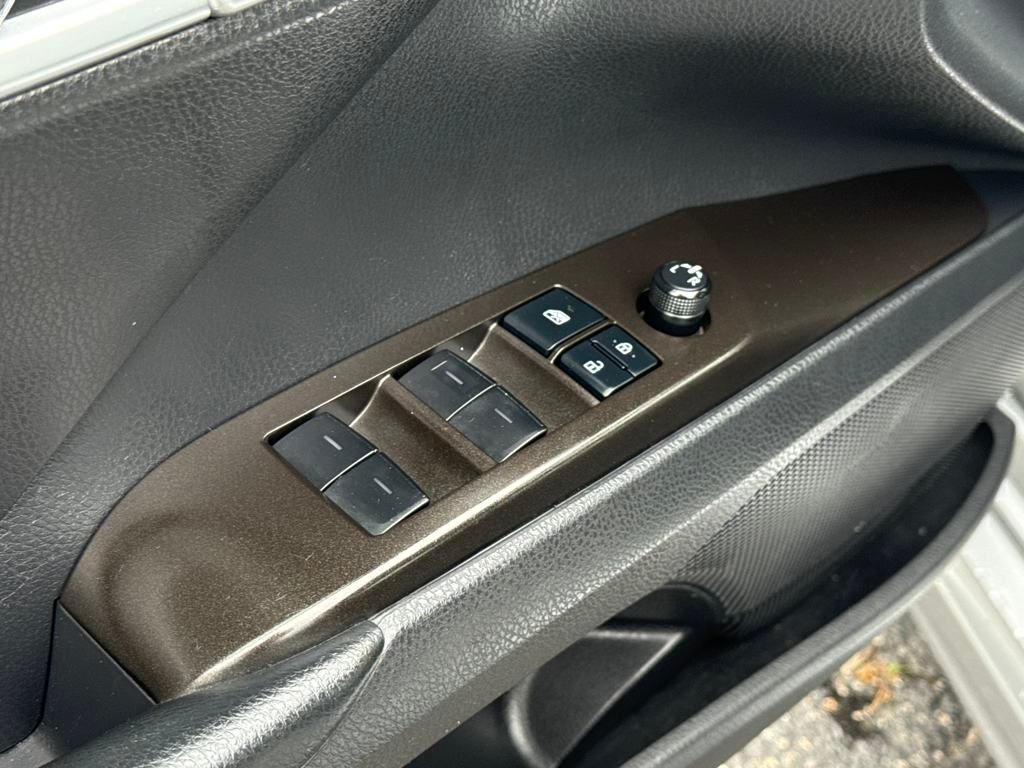 Vehicle image 19 of 29