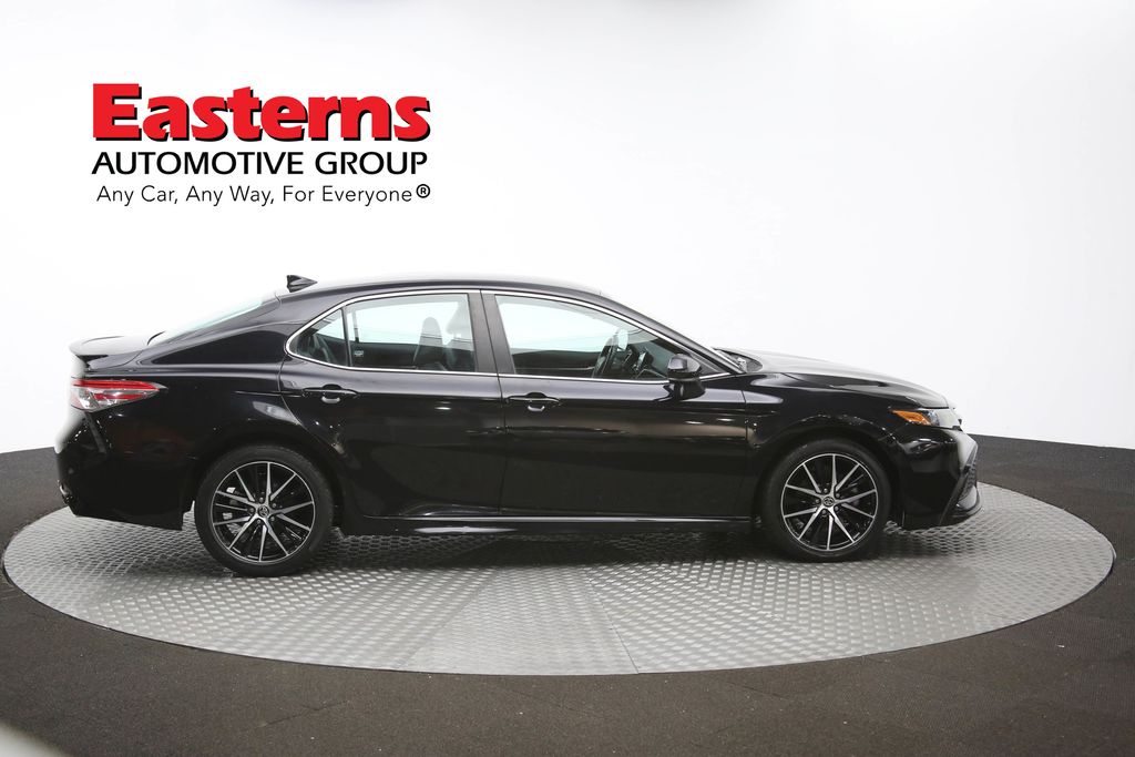 Vehicle image 17 of 61