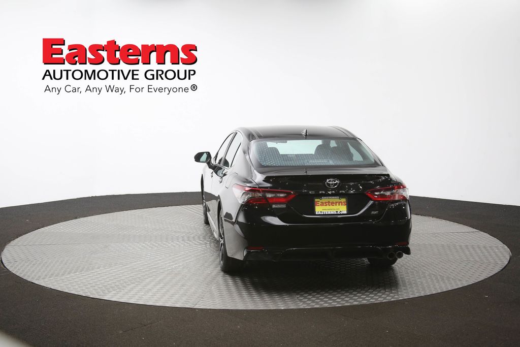 Vehicle image 33 of 61
