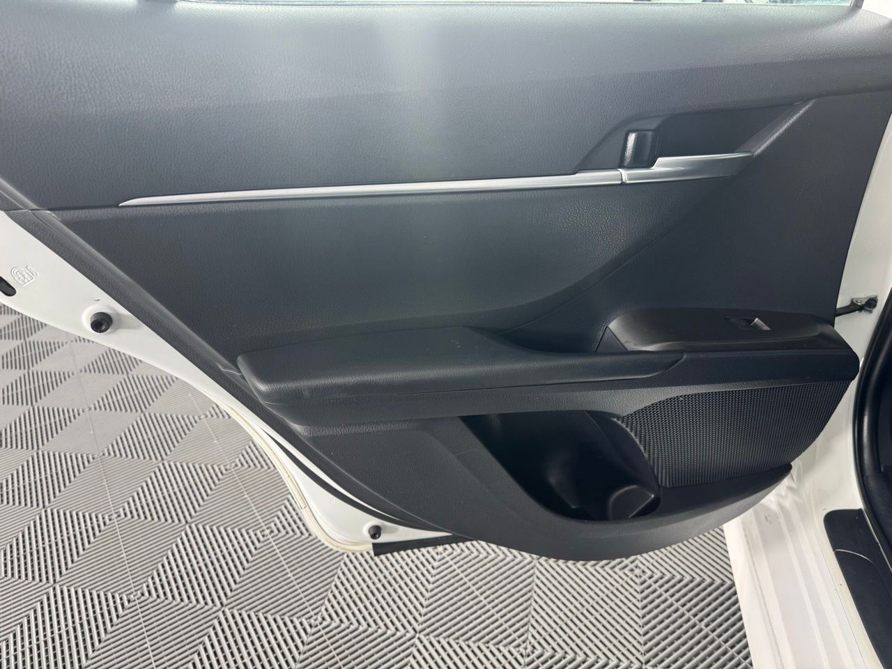 Vehicle image 23 of 30