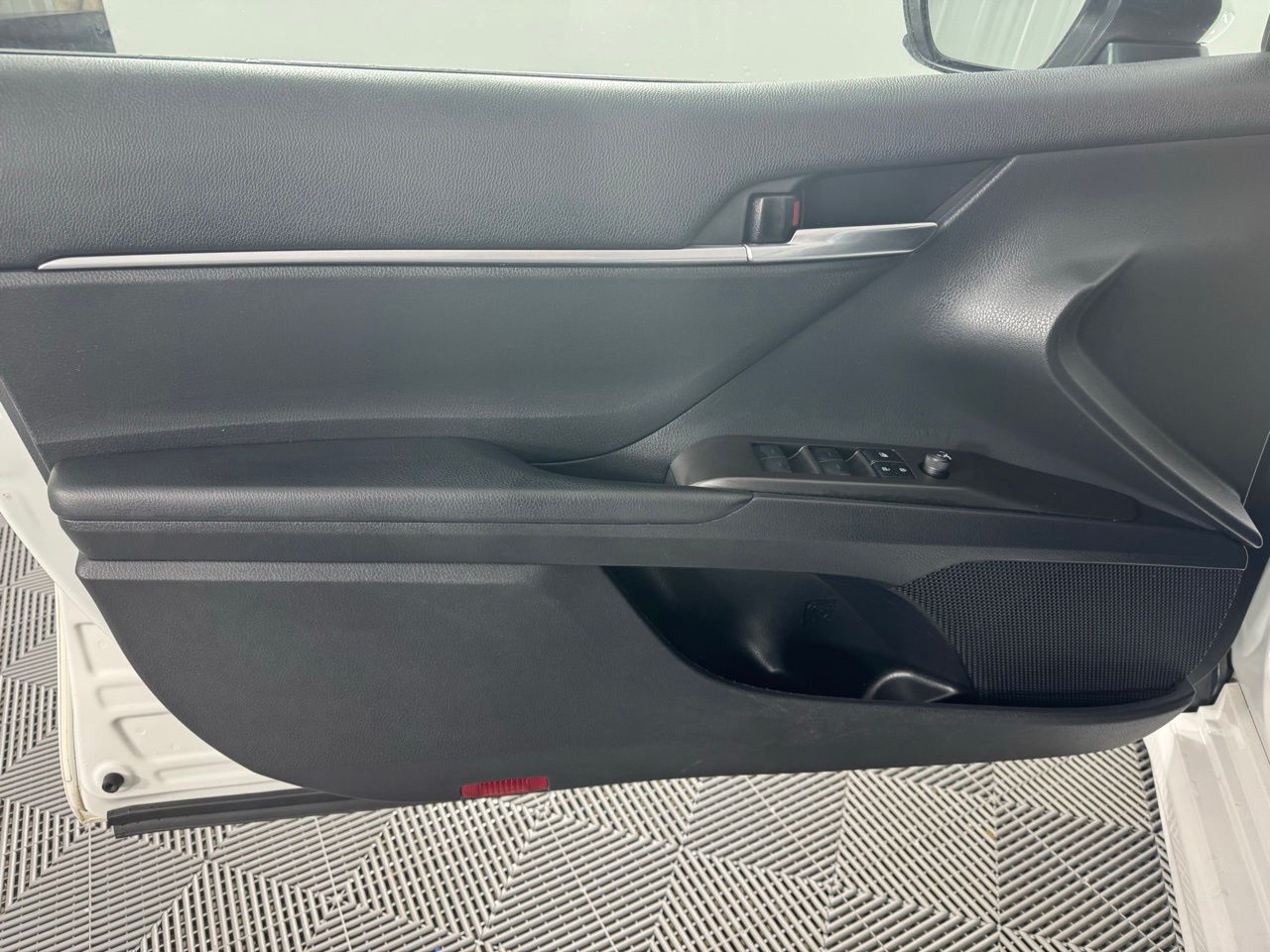 Vehicle image 24 of 30