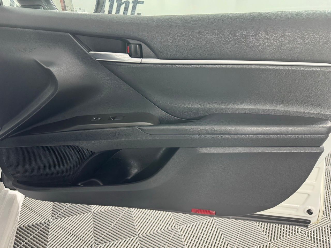 Vehicle image 26 of 30