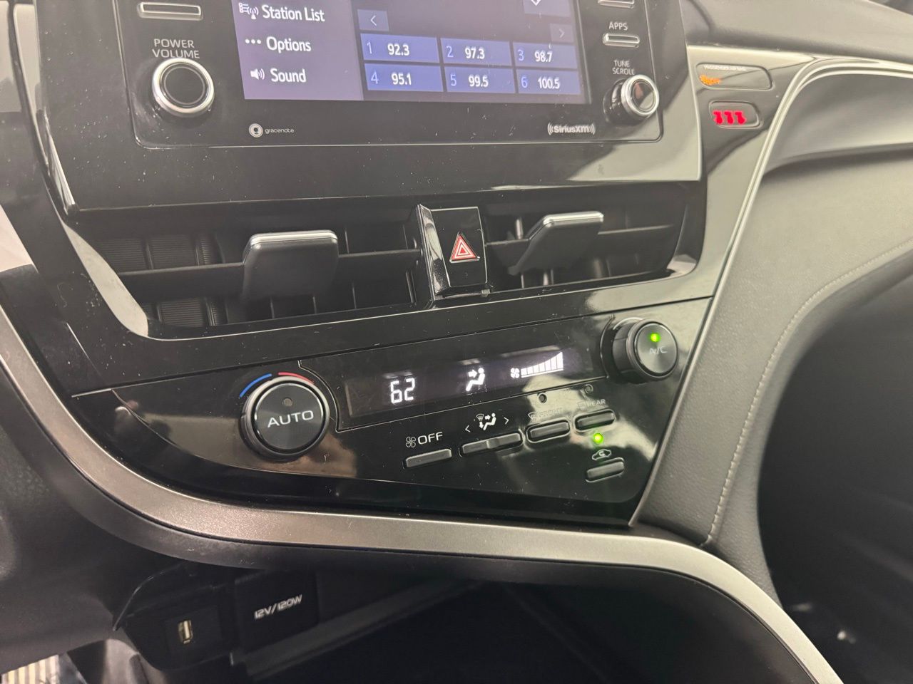 Vehicle image 21 of 30