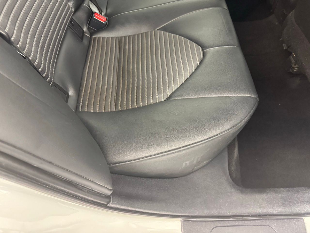 Vehicle image 14 of 30
