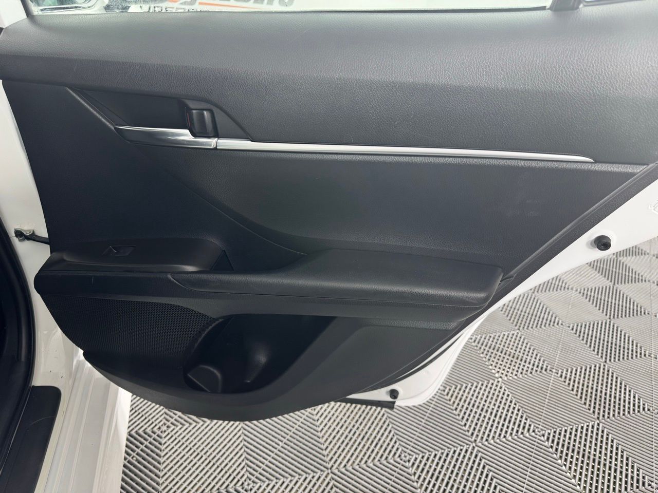 Vehicle image 25 of 30