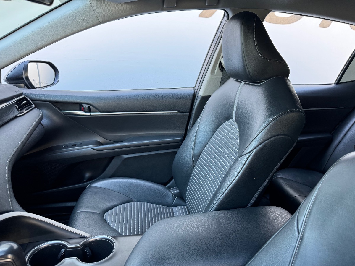 Vehicle image 12 of 18