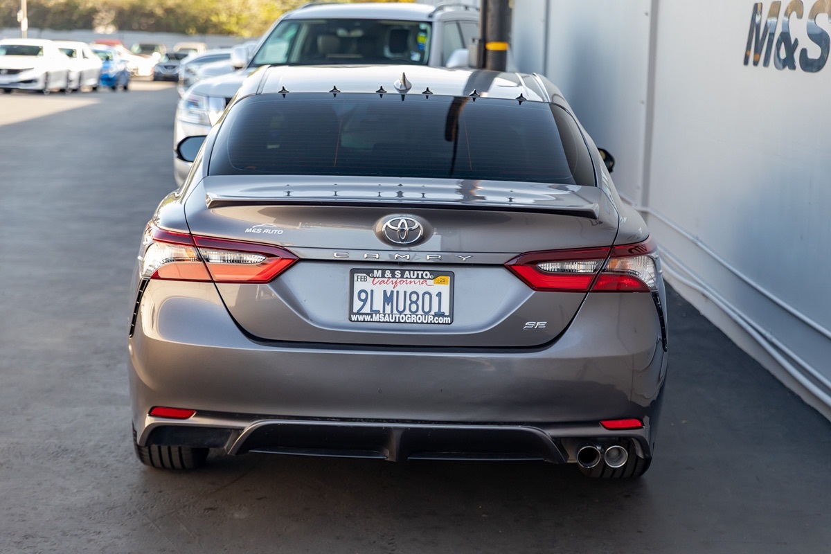 Vehicle image 4 of 18