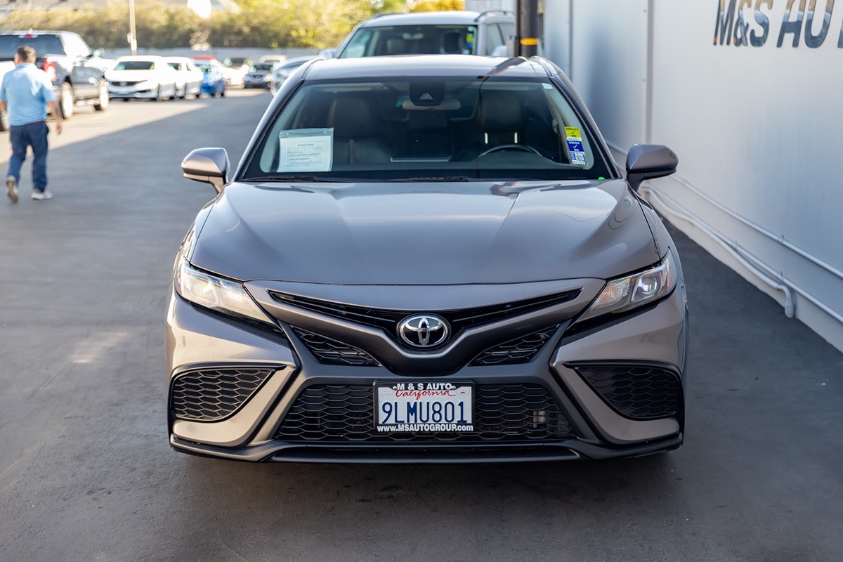 Vehicle image 3 of 18
