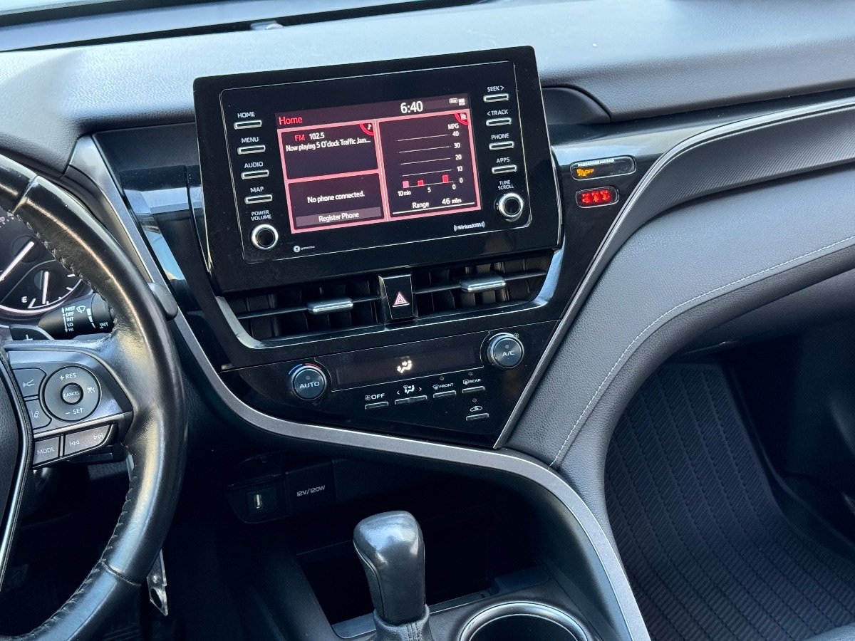 Vehicle image 17 of 18