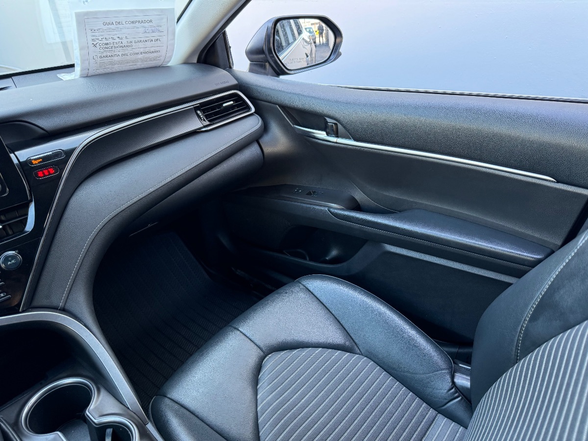 Vehicle image 16 of 18
