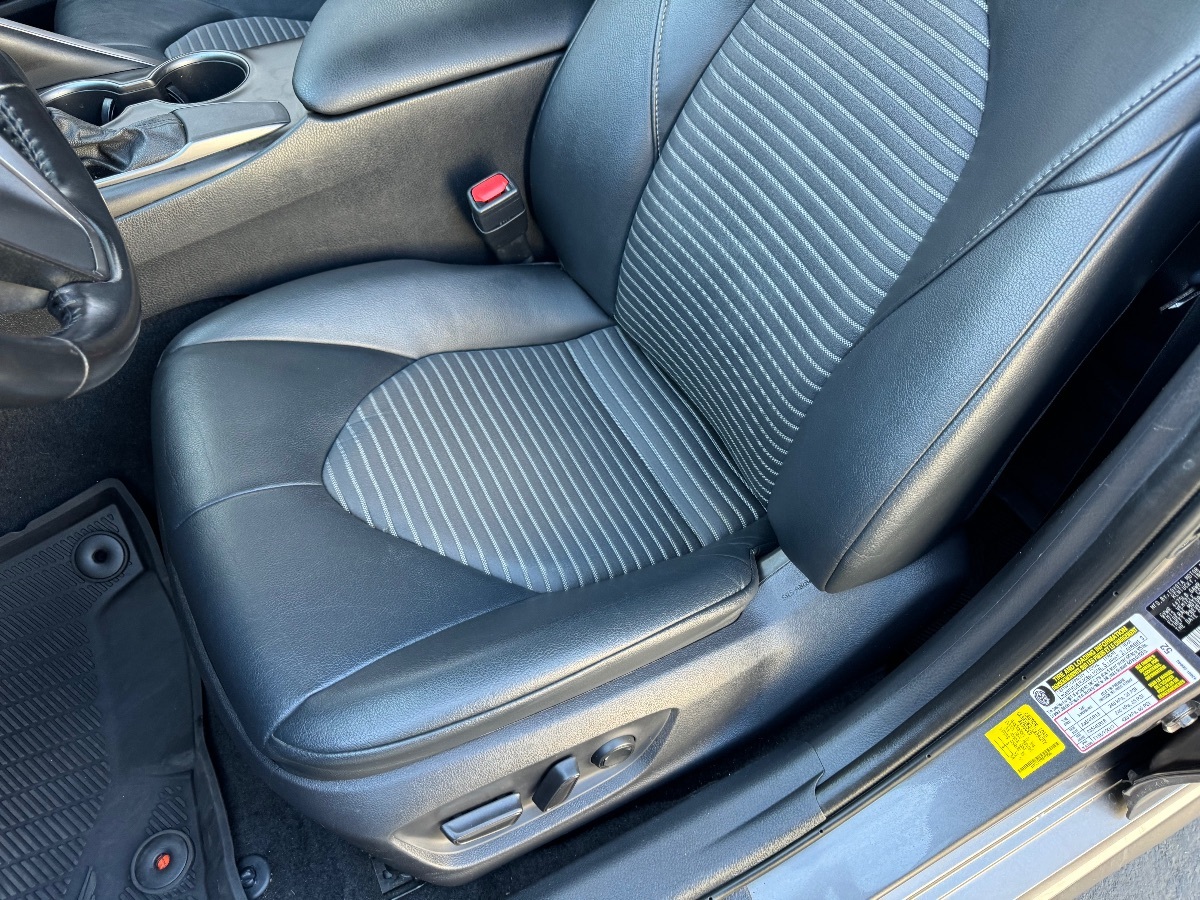 Vehicle image 9 of 18