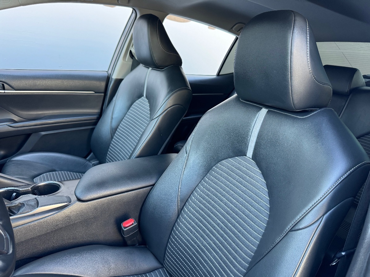 Vehicle image 10 of 18