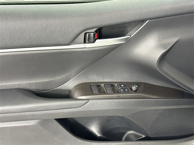 Vehicle image 25 of 29