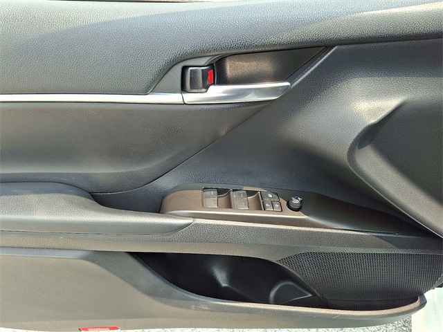 Vehicle image 19 of 31